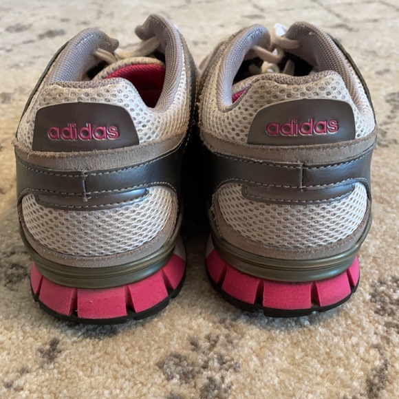 Adidas women’s walking shoe - Picture 5 of 8